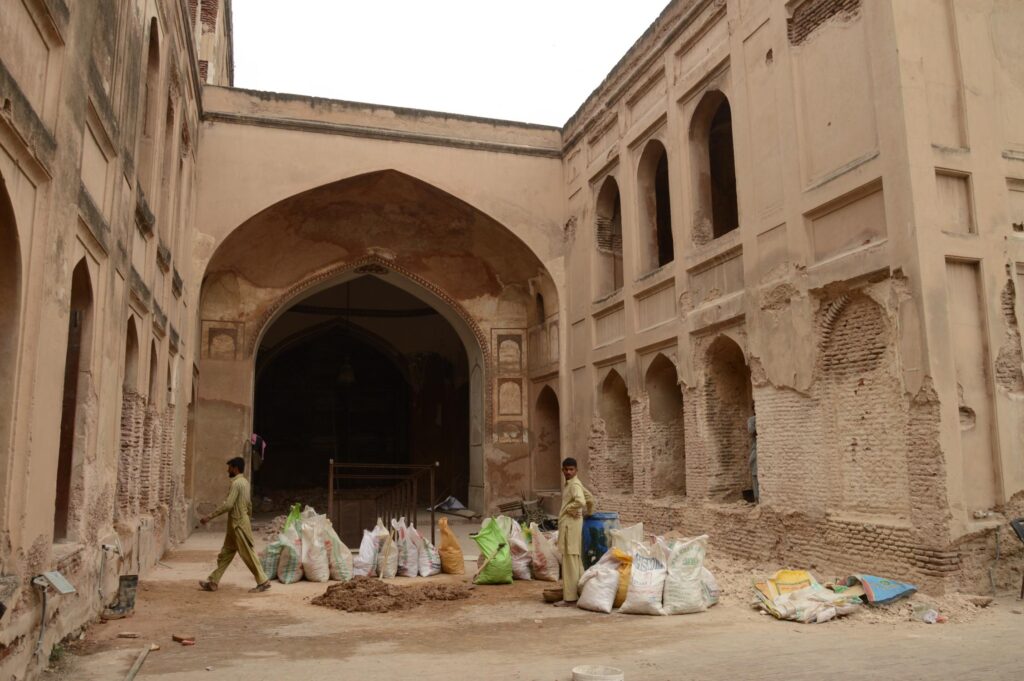 conservation of alamgiri gate